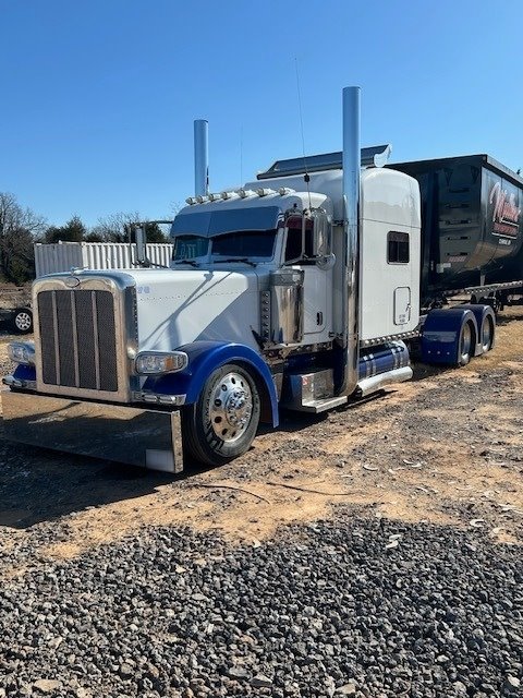 2012 Peterbilt 389 Sleeper