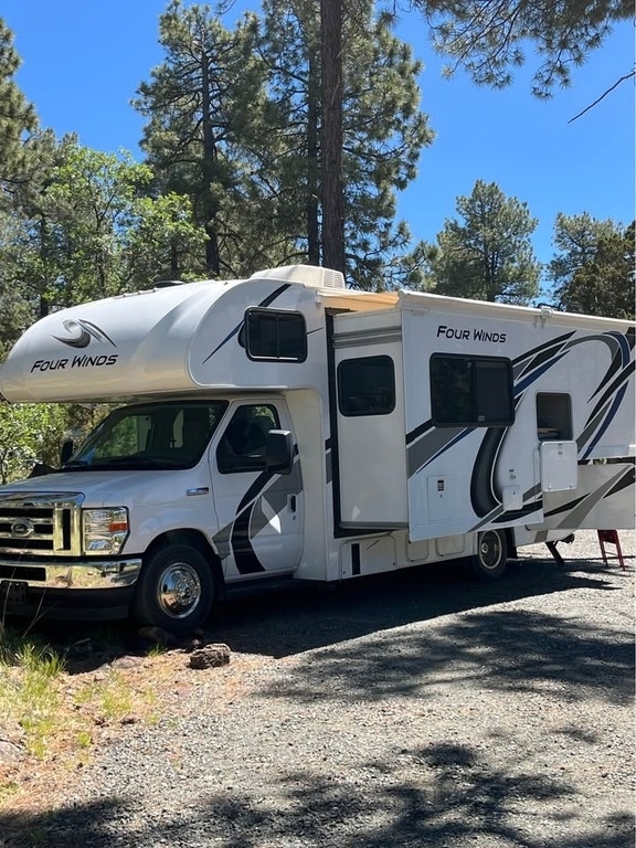 2021 Thor Motor Coach Four Winds 24F V8