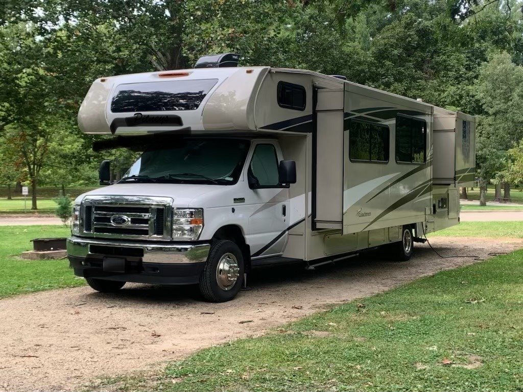 2022 Coachmen Leprechaun Premier 319MB V8