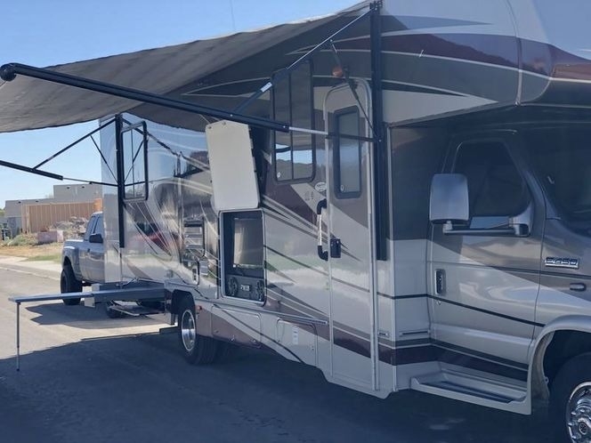 2014 Coachmen Leprechaun 319 DS V10