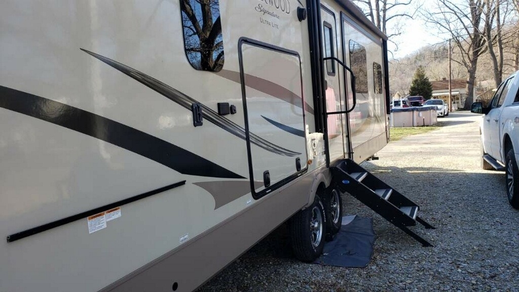 2019 Forest River Rockwood Signature Ultra Lite 8324BS