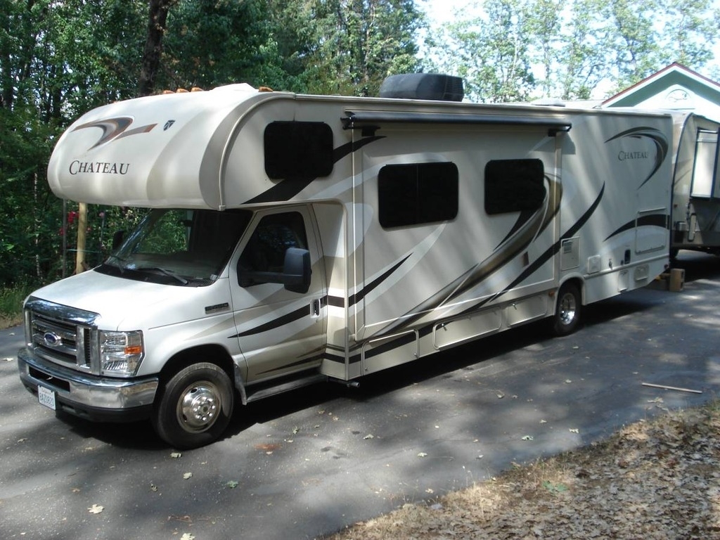 2016 Thor Motor Coach Chateau 31L V10