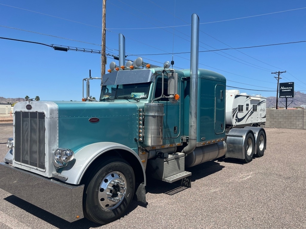 2007 Peterbilt 379EXHD Flat Top Sleeper Semi