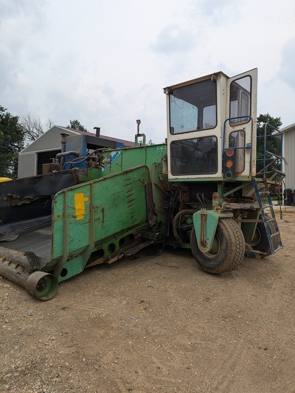 Ag-Bag MH9700 Self-Propelled Silage Bagger