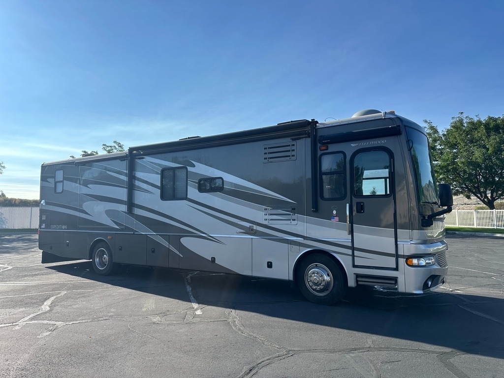 2008 Fleetwood Expedition® 38F I6 Diesel Pusher
