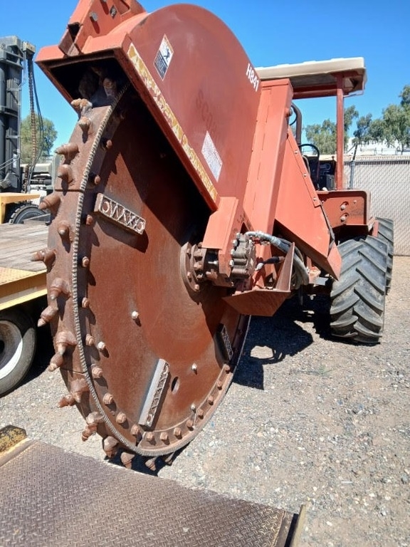 2000 Ditch Witch 8020T Ride-On Trencher 970 Hrs 36