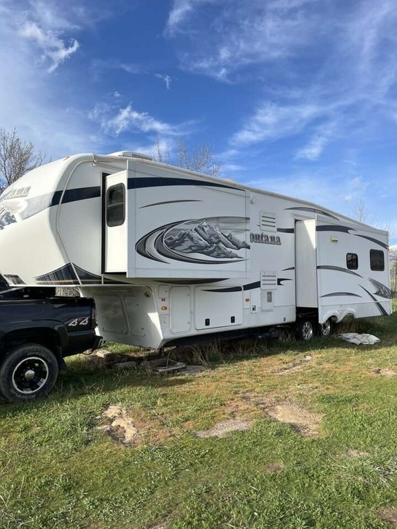 2011 Keystone Montana (Hickory Edition) 3580RL