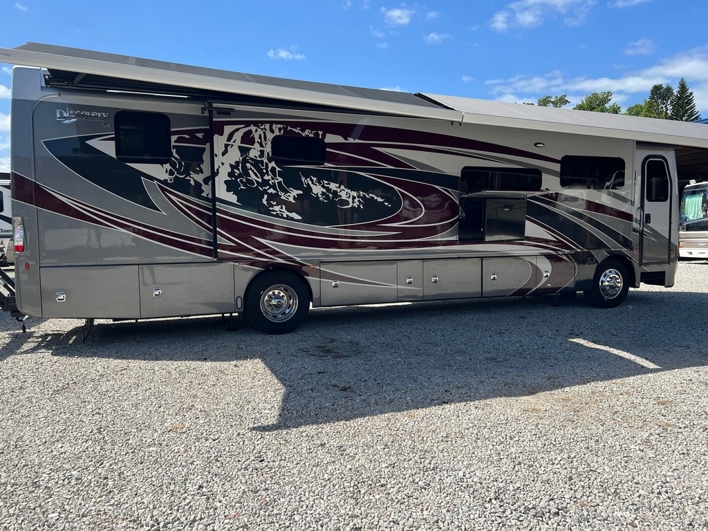 2022 Fleetwood Discovery® LXE 40M I6 Diesel Pusher