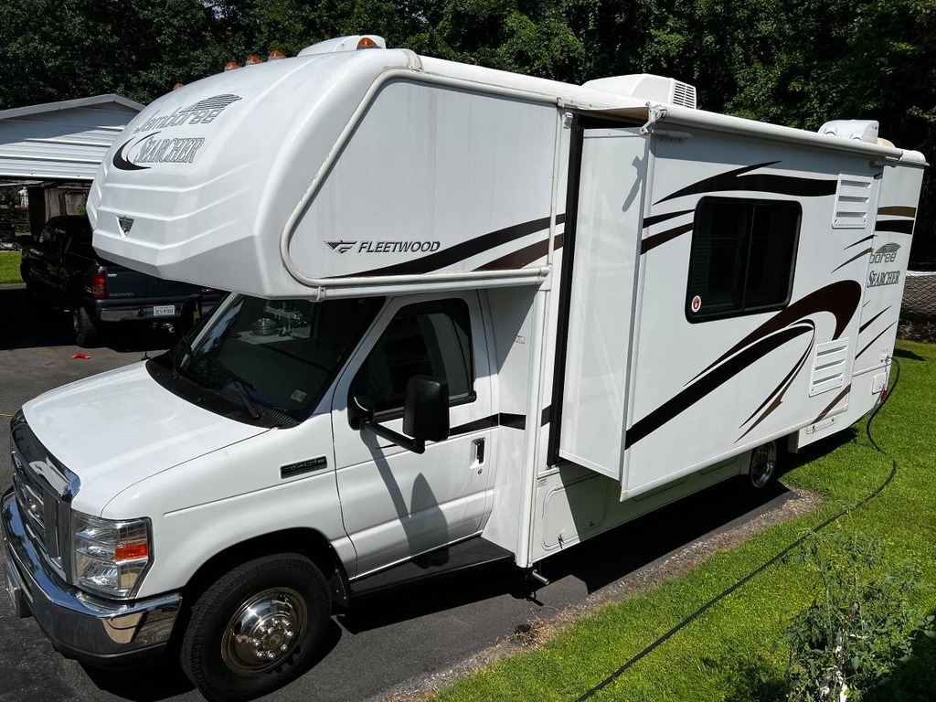 2014 Jamboree Searcher 25K