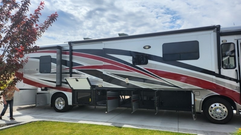 2018 Newmar Ventana LE 4048 Class A Diesel