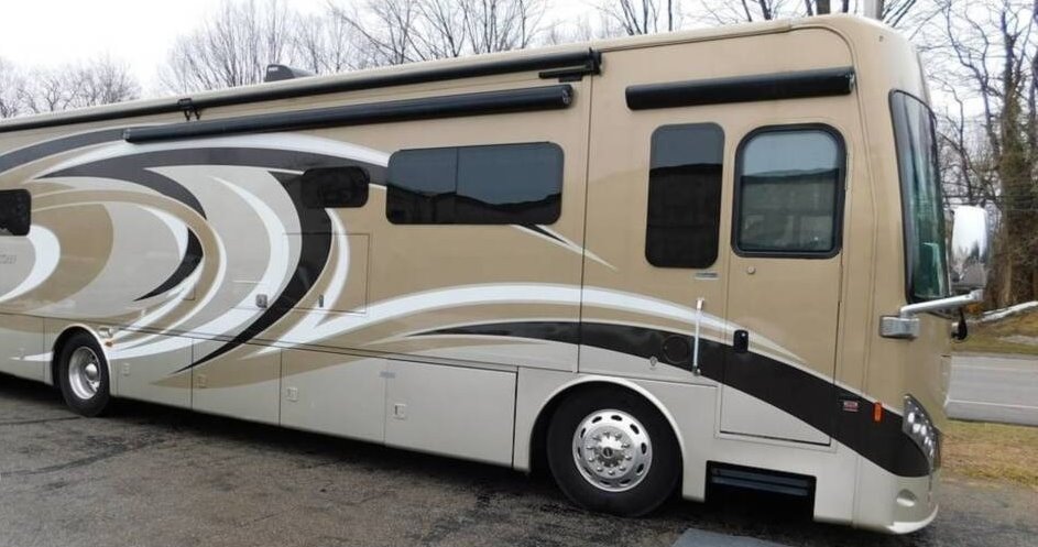 2016 Thor Motor Coach Venetian M37 I6 Diesel Pusher