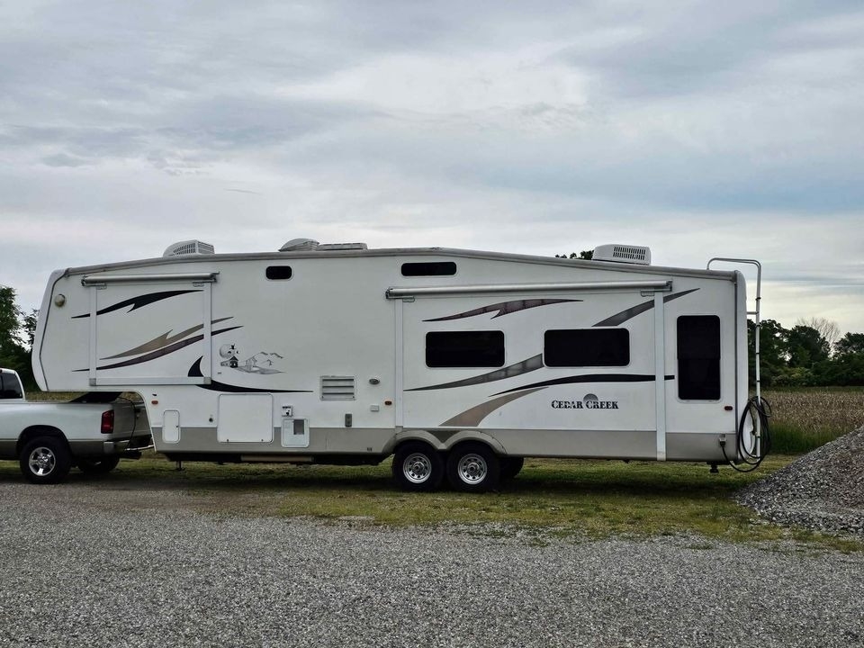 2005 Forest River Cedar Creek 36RLTS Fifth Wheel