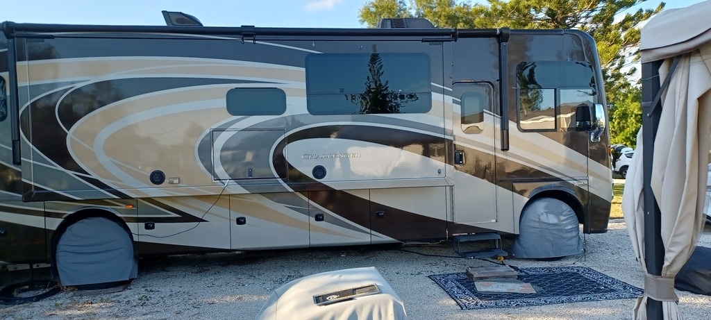 2018 Thor Motor Coach Challenger 37YT V10