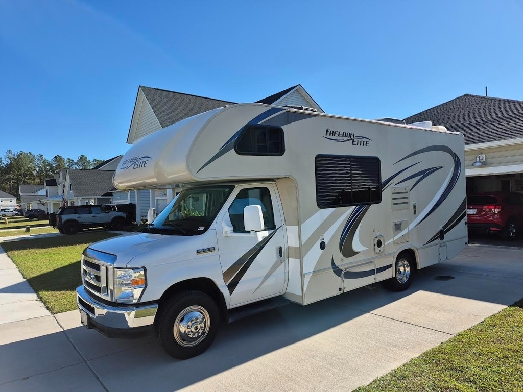 2018 Thor Motor Coach Freedom Elite 23H V10