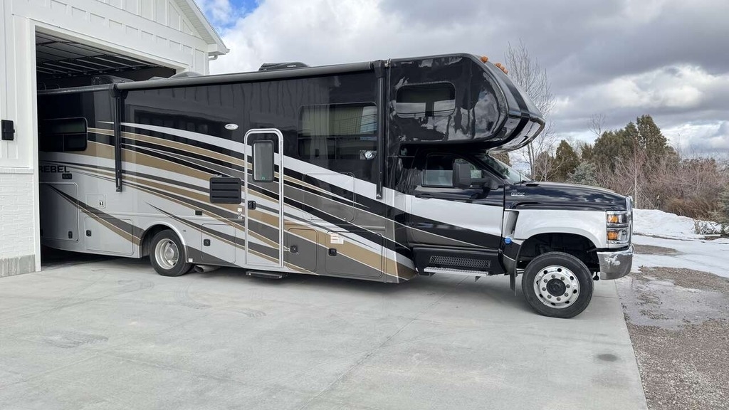 2022 NeXus RV Rebel 35R V8