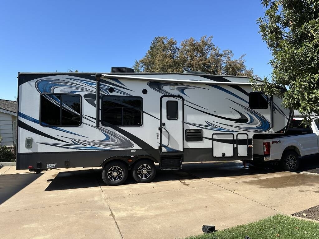 2014 Heartland Cyclone CY 2812 Fifth Wheel Toy Hauler
