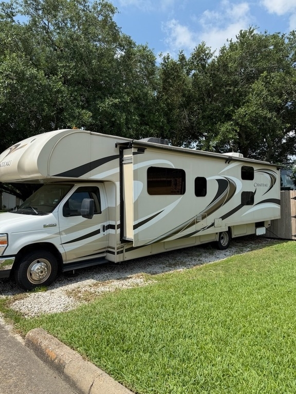 2015 Thor Motor Coach Chateau 31E Class C RV