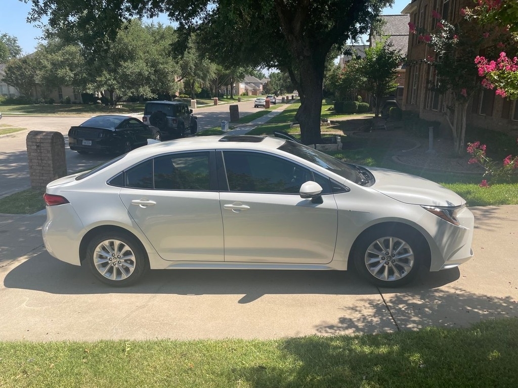 2020 Toyota Corolla XLE Sedan
