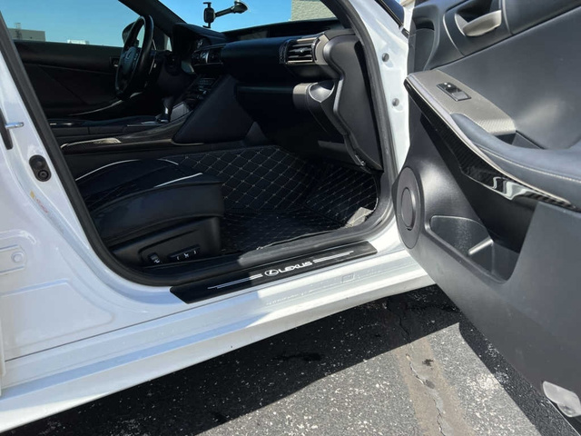 2017 Lexus IS 350 photo