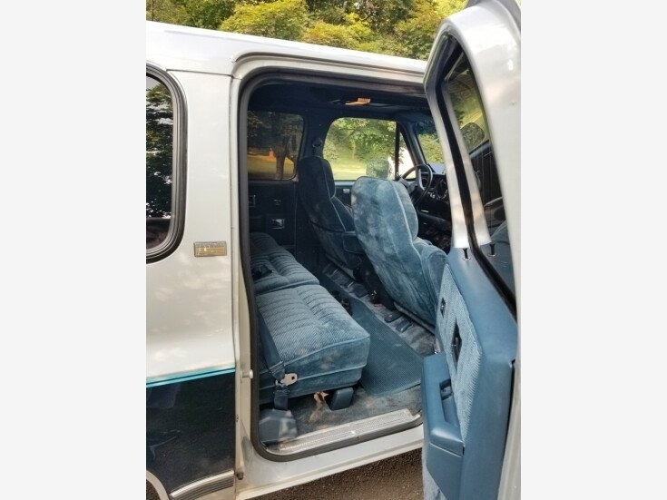 1989 Chevrolet Suburban R10 photo