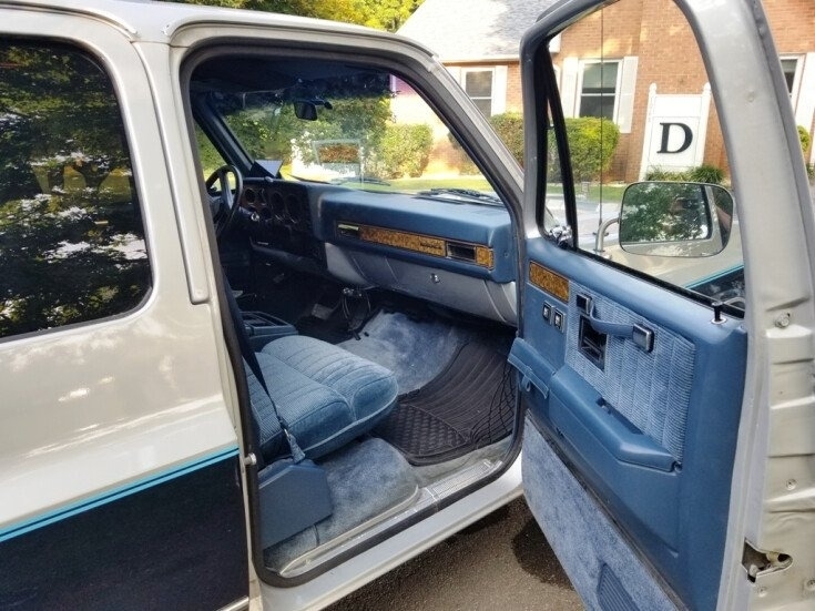 1989 Chevrolet Suburban R10 photo