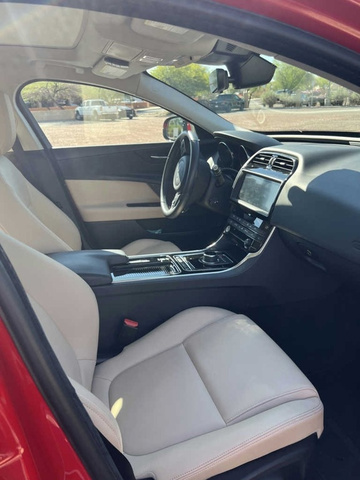 2019 Jaguar XE 25t Premium photo