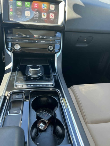 2019 Jaguar XE 25t Premium photo