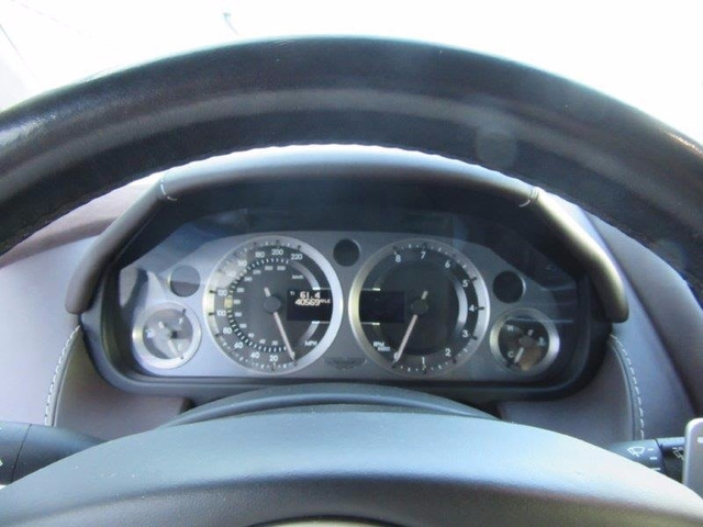 2011 Aston Martin V8 Vantage Roadster photo