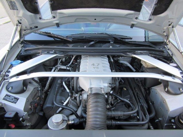 2011 Aston Martin V8 Vantage Roadster photo