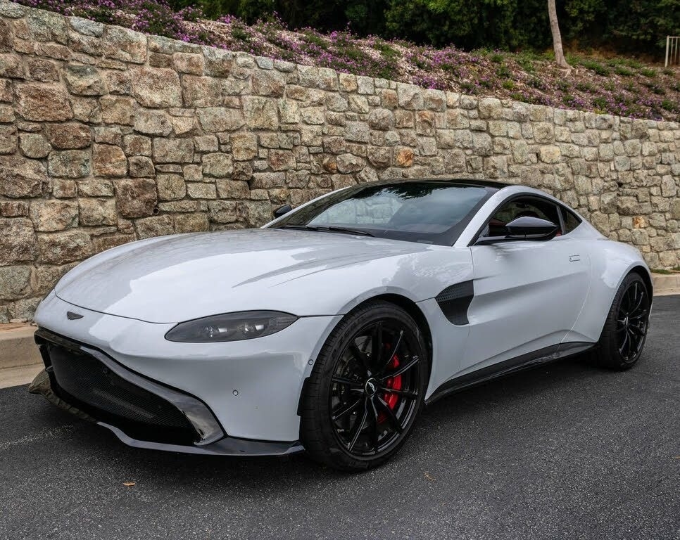 The 2019 Aston Martin Vantage  photos