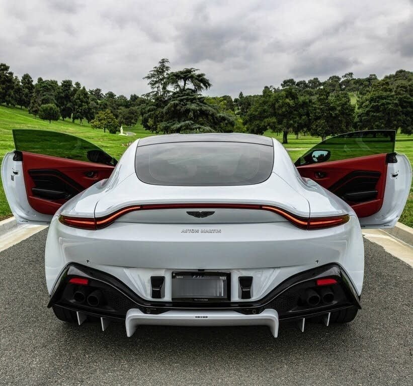 2019 Aston Martin Vantage  photo
