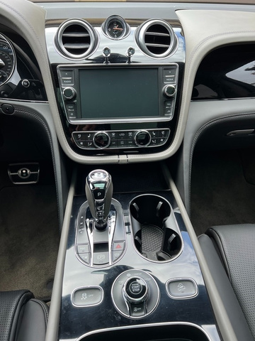 2018 Bentley Bentayga Black Edition photo