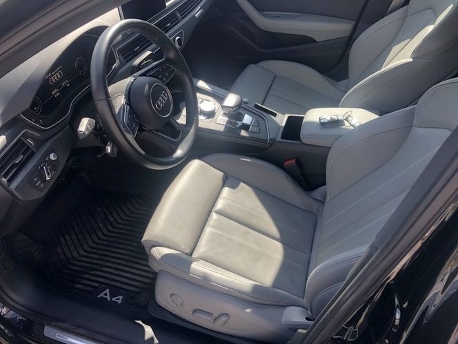 2017 Audi A4 2.0T quattro Prestige photo