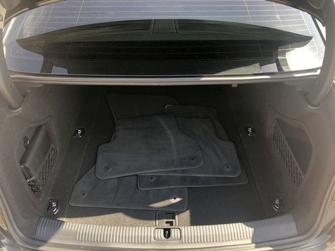 2017 Audi A4 2.0T quattro Prestige photo