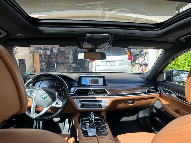2017 BMW 7-Series 750i xDrive photo