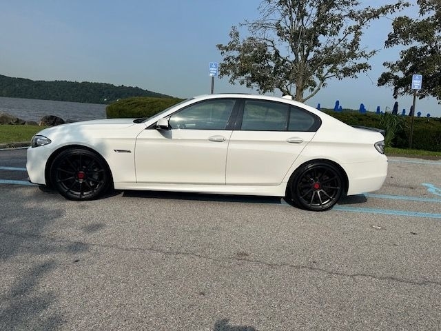 2015 BMW 5-Series 550i photo