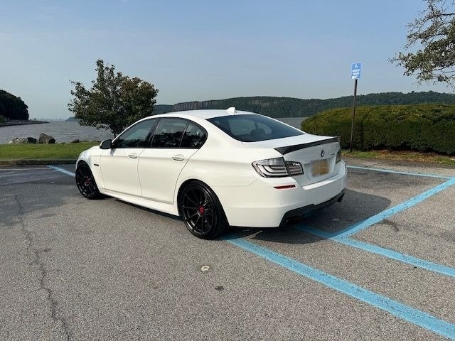 2015 BMW 5-Series 550i photo
