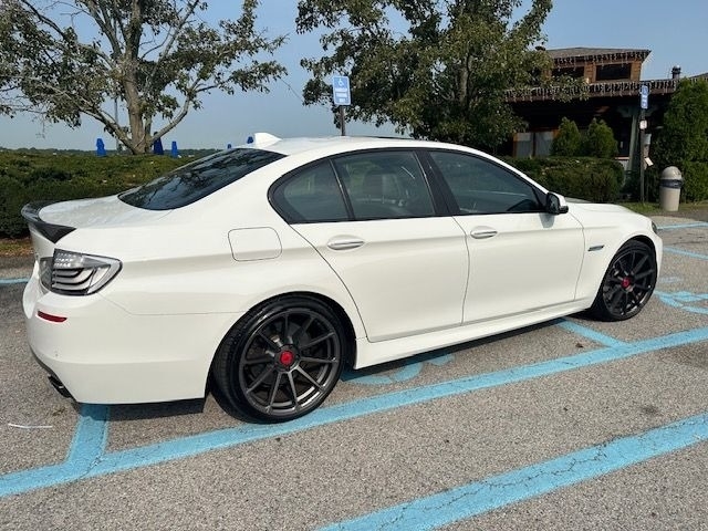 2015 BMW 5-Series 550i photo