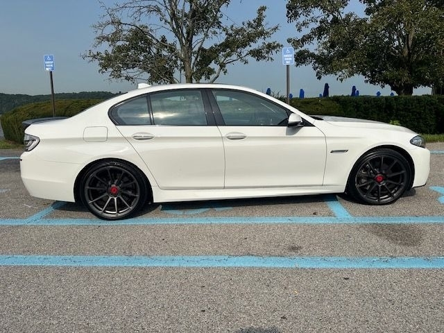 2015 BMW 5-Series 550i photo