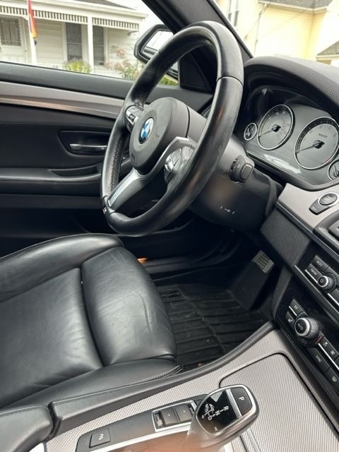 2015 BMW 5-Series 550i photo