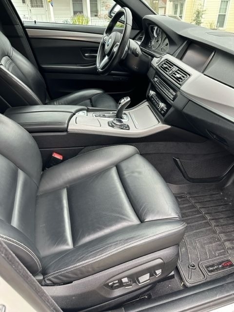 2015 BMW 5-Series 550i photo