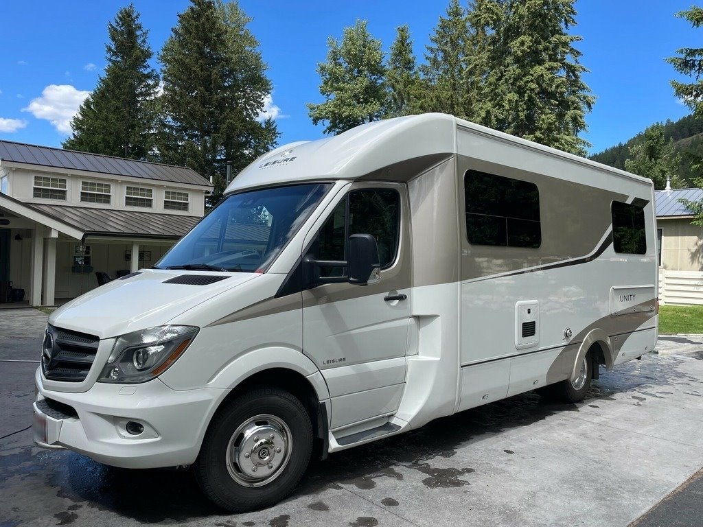 2017 Leisure Travel Vans Unity U24TB Class C RV