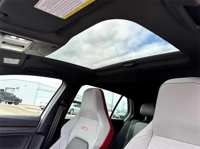 2024 Volkswagen Golf Gti 380 Autobahn photo