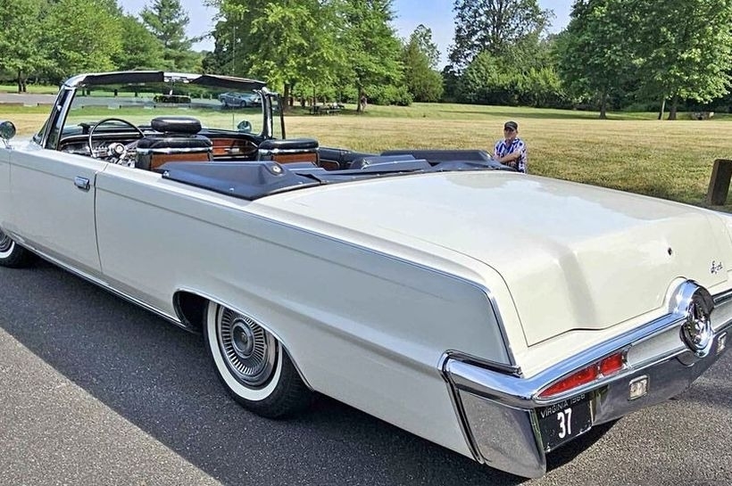 1966 Chrysler Imperial Crown photo