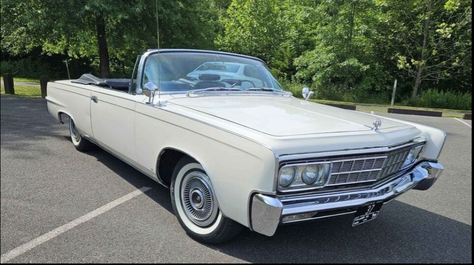 1966 Chrysler Imperial Crown photo
