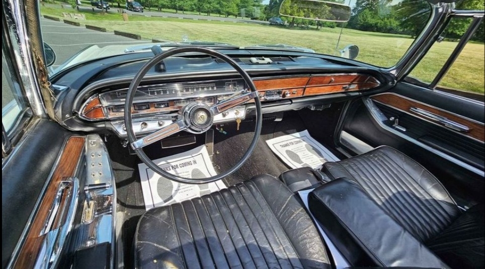 1966 Chrysler Imperial Crown photo
