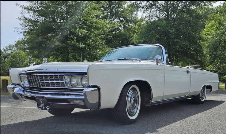 1966 Chrysler Imperial Crown photo