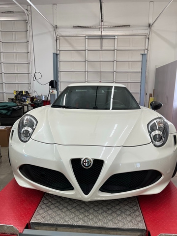 2015 Alfa Romeo 4C Launch Edition photo