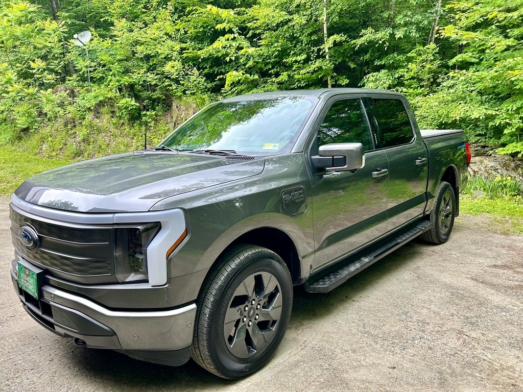 2022 Ford F-150 Lightning Lariat Pickup