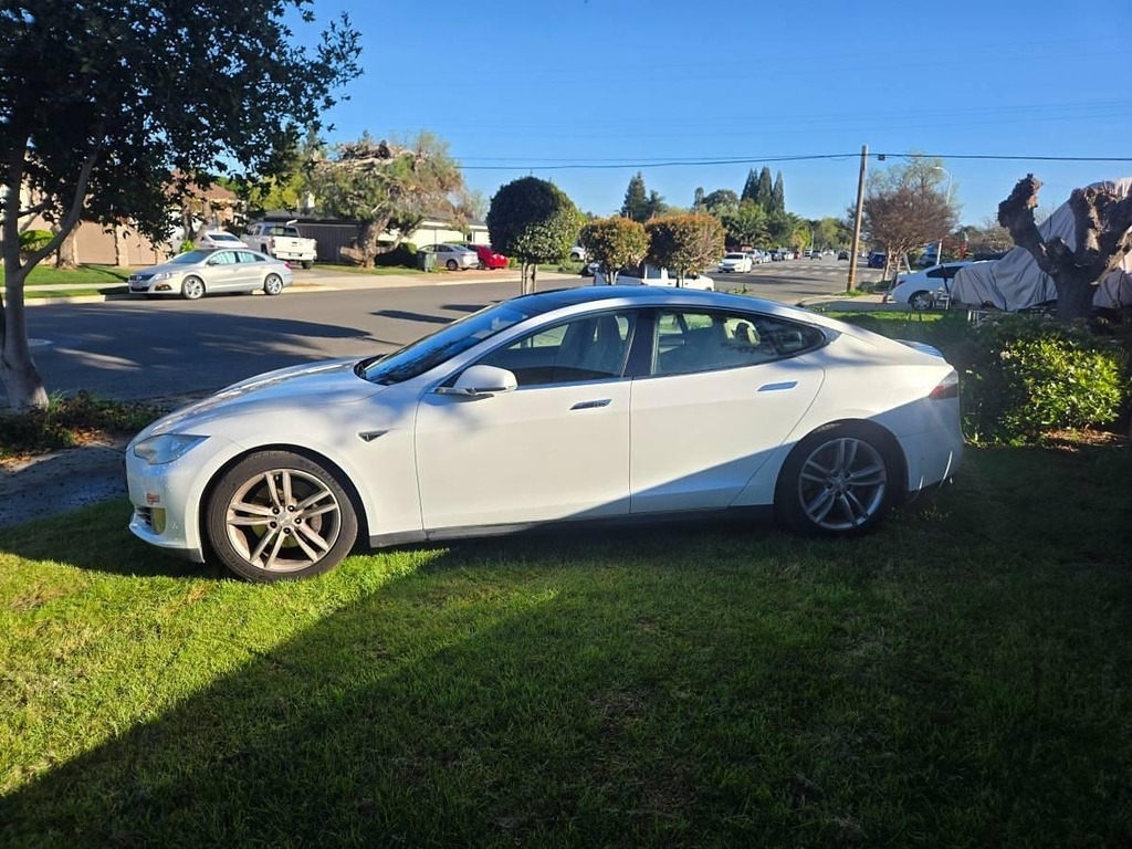 2015 Tesla Model S 70D Sedan